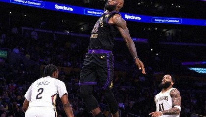 3连胜！湖人四杀鹈鹕，詹姆斯历史第一，东契奇7失误，里夫斯低迷